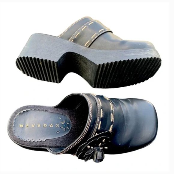 Nevada Shoes - VINTAGE Y2K 90s Nevada Black Chunky Flower Platform Clogs Mules |  Size 6